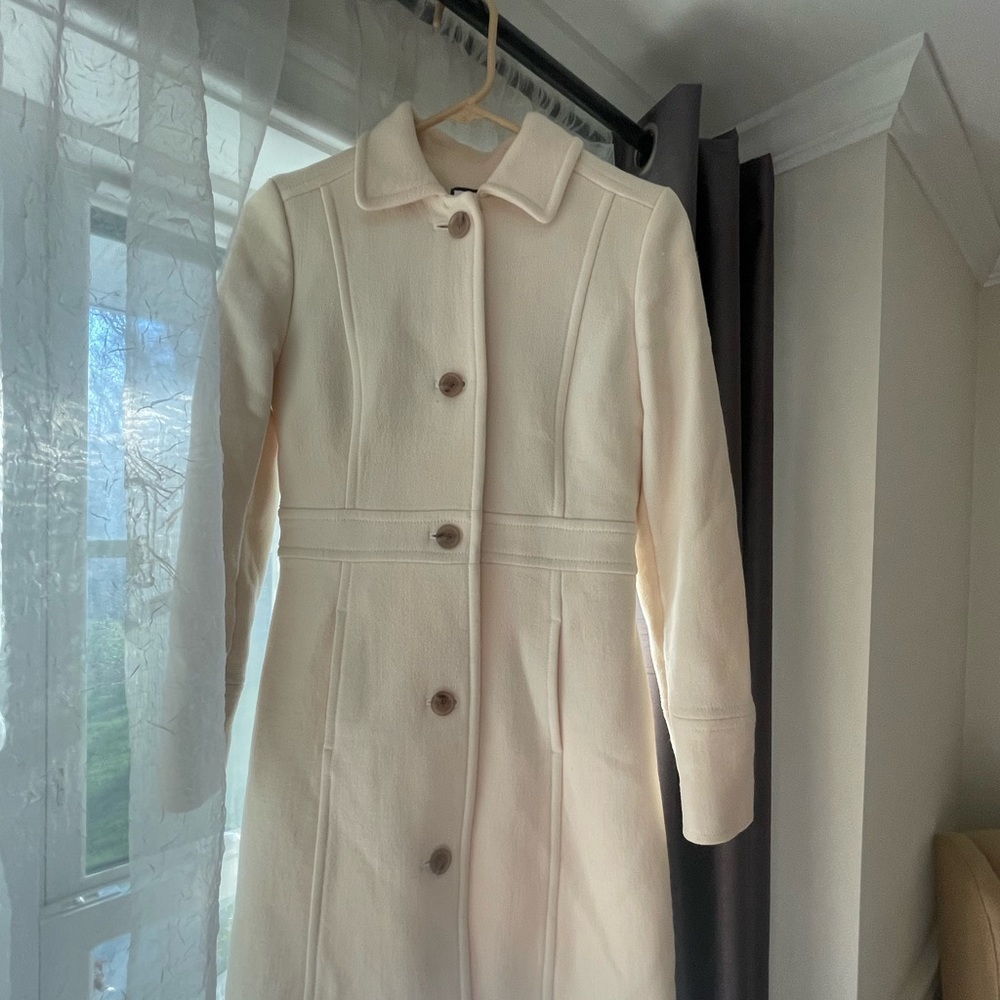 I.CREW woman’s coat size S. Beige, perfect for spring or fall.